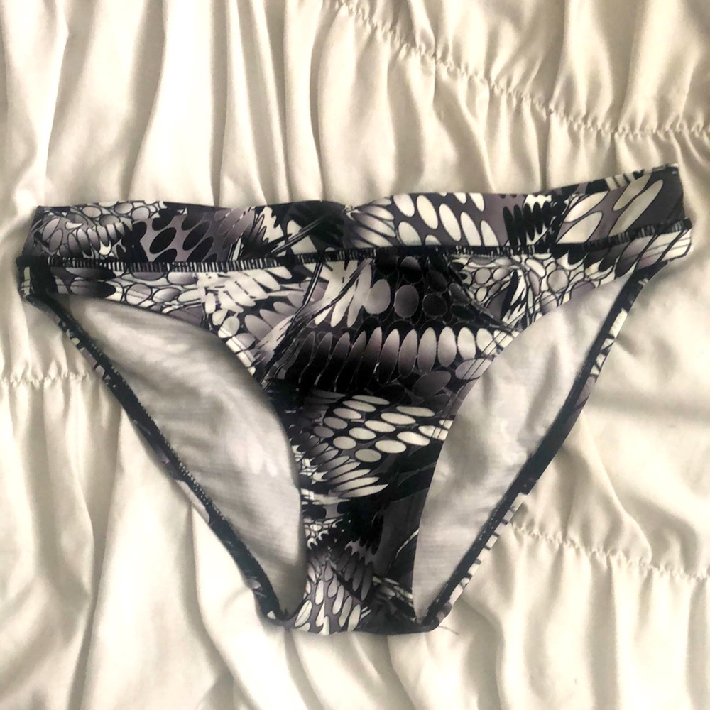 Trimax made in Australia monochromatic Geo print